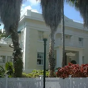 Weatherstation Circa 1911 Bed & Breakfast Key West